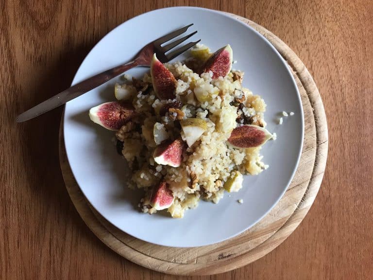 Bulgur s hruškami, fíky, rozinkami a medem