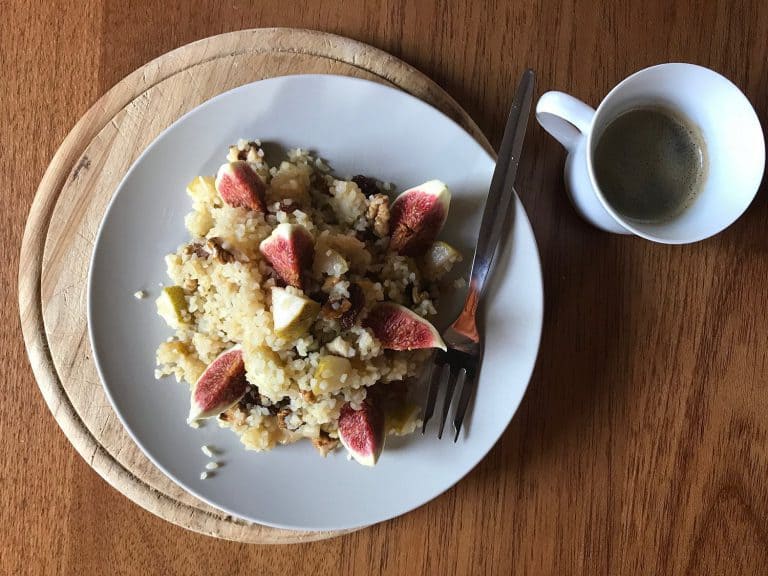 Bulgur s hruškami, fíky, rozinkami a medem