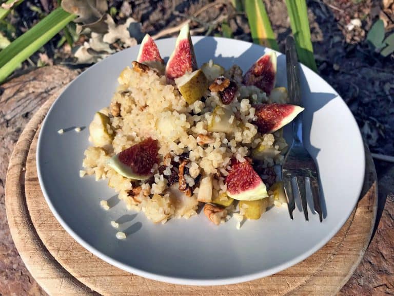 Bulgur s hruškami, fíky, rozinkami a medem