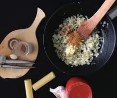 Cannelloni se špenátem, tofu a rajčatovou omáčkou