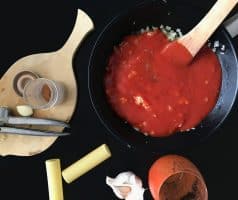 Cannelloni se špenátem, tofu a rajčatovou omáčkou