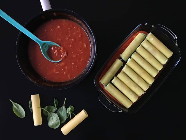 Cannelloni se špenátem, tofu a rajčatovou omáčkou