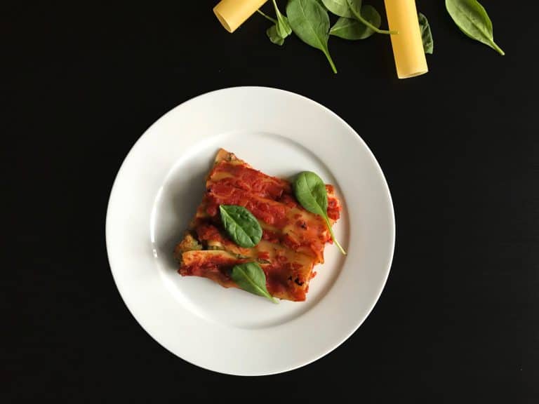 Cannelloni se špenátem, tofu a rajčatovou omáčkou