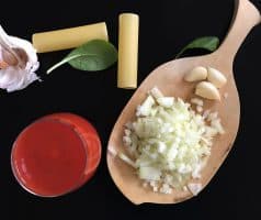 Cannelloni se špenátem, tofu a rajčatovou omáčkou