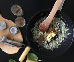 Cannelloni se špenátem, tofu a rajčatovou omáčkou