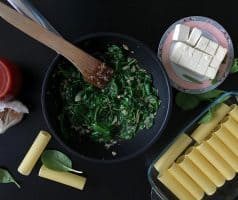 Cannelloni se špenátem, tofu a rajčatovou omáčkou