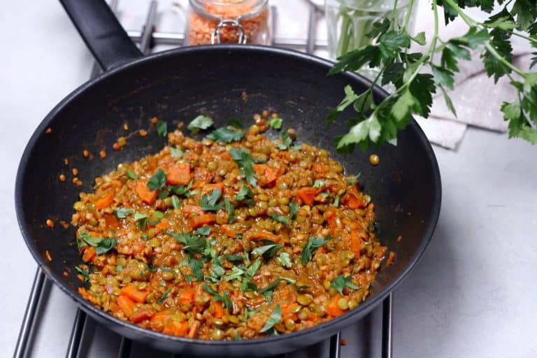 Etiopská dušená čočka s kořením berbere