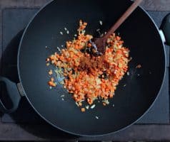 Etiopská dušená čočka s kořením berbere