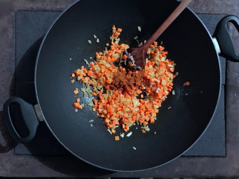 Etiopská dušená čočka s kořením berbere