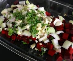 Polévka z červené řepy a dýně s opečenou cizrnou