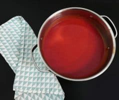 Polévka z červené řepy a dýně s opečenou cizrnou