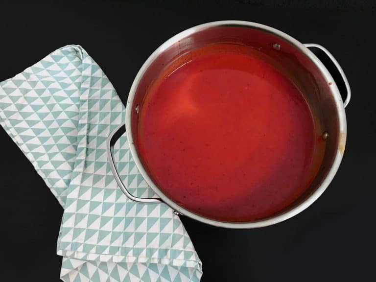 Polévka z červené řepy a dýně s opečenou cizrnou