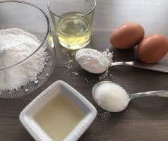 Mini dortíčky Pavlova se šlehačkou a ovocem