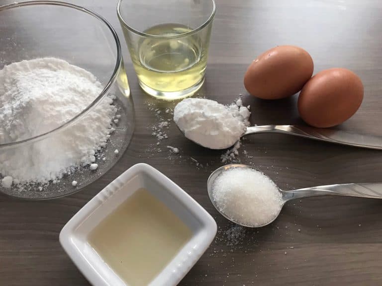 Mini dortíčky Pavlova se šlehačkou a ovocem