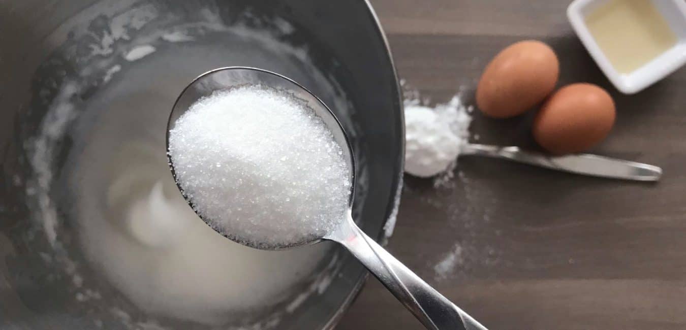 Mini dortíčky Pavlova se šlehačkou a ovocem