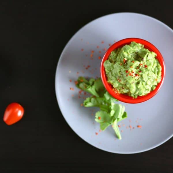Avokádové guacamole (tradiční krémová mexická salsa)