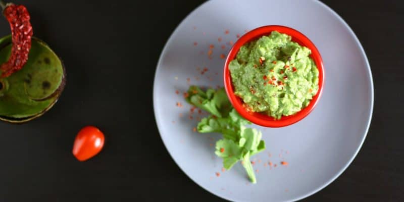 Avokádové guacamole (tradiční krémová mexická salsa)