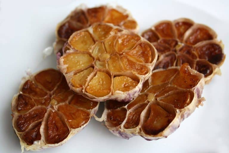 Těstoviny s pečeným česnekem a parmazánem