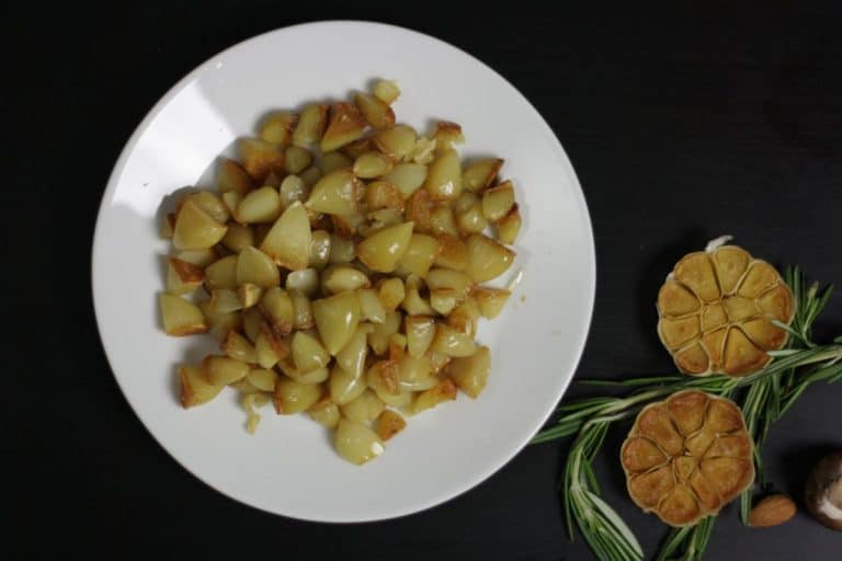 Těstoviny s pečeným česnekem a parmazánem