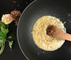 Těstoviny s pečeným česnekem a parmazánem