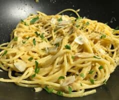 Těstoviny s pečeným česnekem a parmazánem