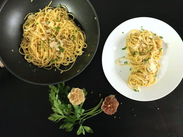 Těstoviny s pečeným česnekem a parmazánem