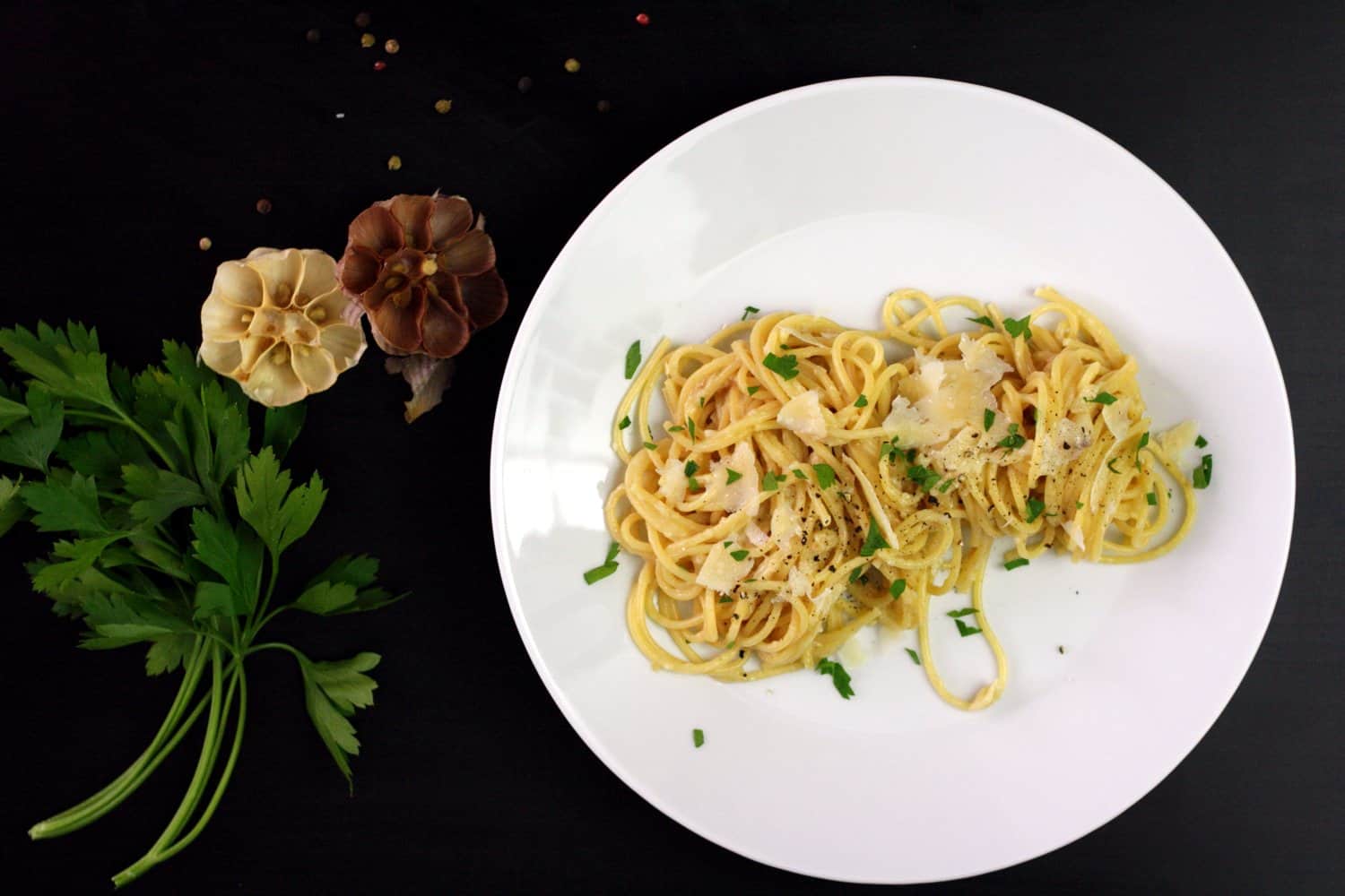 Těstoviny s pečeným česnekem a parmazánem