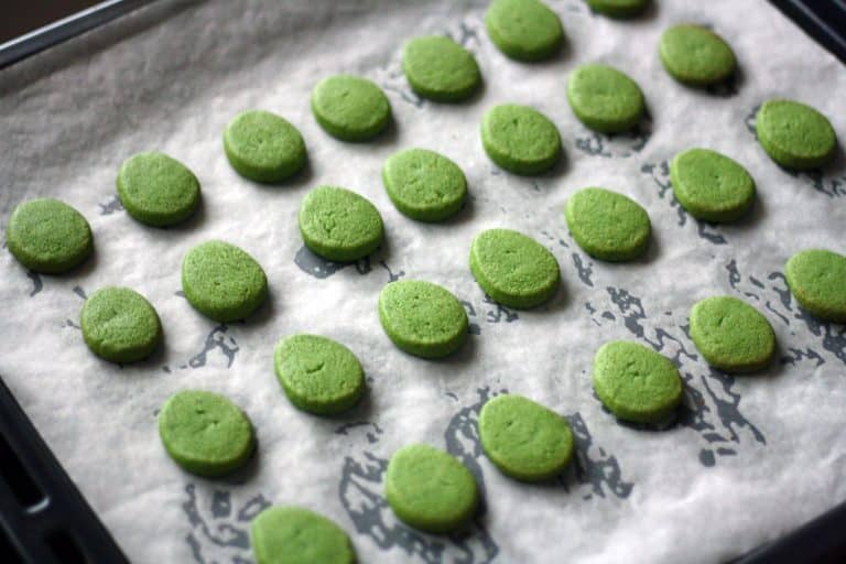Velikonoční matcha a vanilkové sušenky