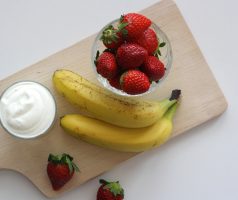 Jahodové smoothie s banánem a jogurtem