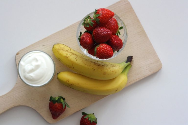 Jahodové smoothie s banánem a jogurtem