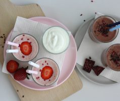 Jahodové smoothie s banánem a jogurtem