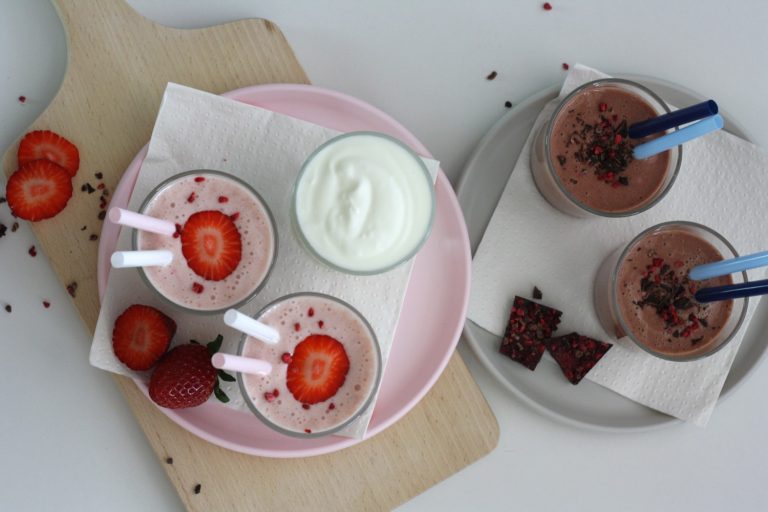 Jahodové smoothie s banánem a jogurtem