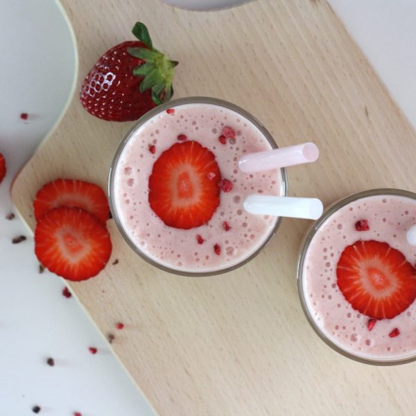 Jahodové smoothie s banánem a jogurtem