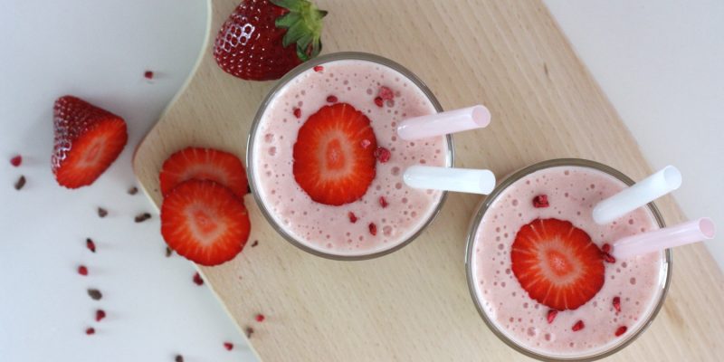 Jahodové smoothie s banánem a jogurtem