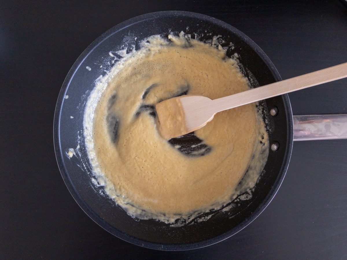 Jak udělat jíšku z másla a mouky?