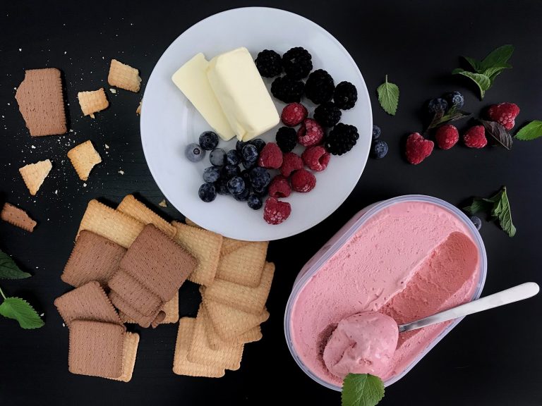 Nepečené zmrzlinové košíčky z másla a sušenek