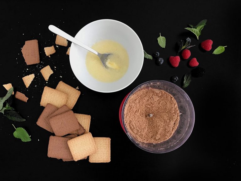 Nepečené zmrzlinové košíčky z másla a sušenek