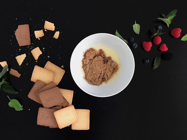 Nepečené zmrzlinové košíčky z másla a sušenek