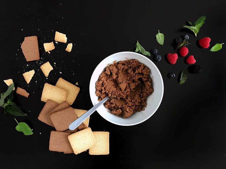 Nepečené zmrzlinové košíčky z másla a sušenek