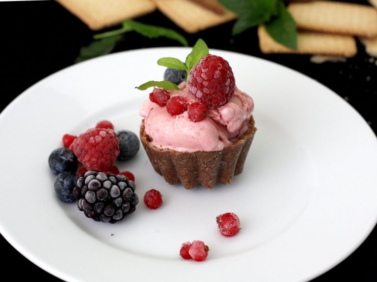 Nepečené zmrzlinové košíčky z másla a sušenek