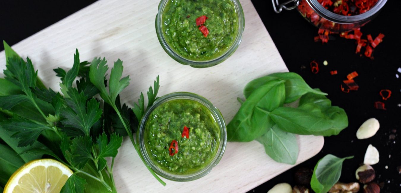 Veganské pesto z medvědího česneku a chilli