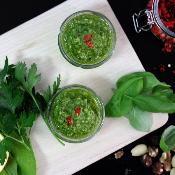 Veganské pesto z medvědího česneku a chilli