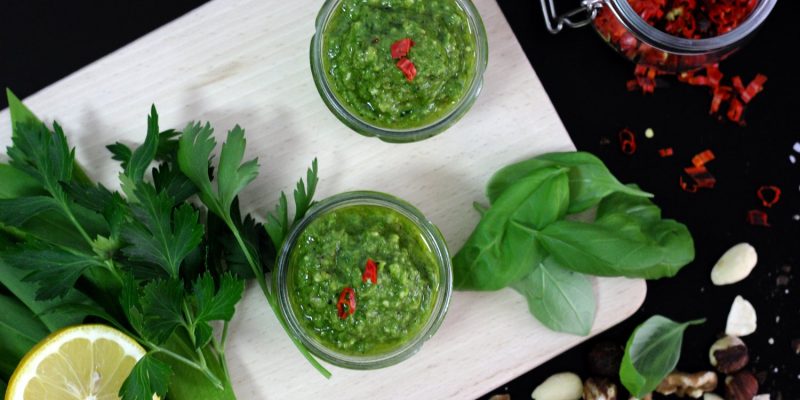 Veganské pesto z medvědího česneku a chilli