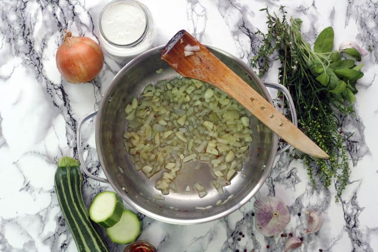 Krémová cuketová polévka s kokosovým mlékem