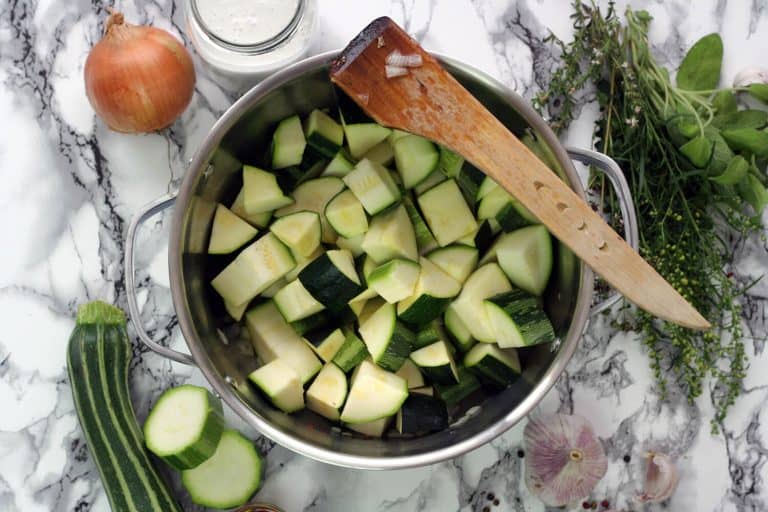 Krémová cuketová polévka s kokosovým mlékem