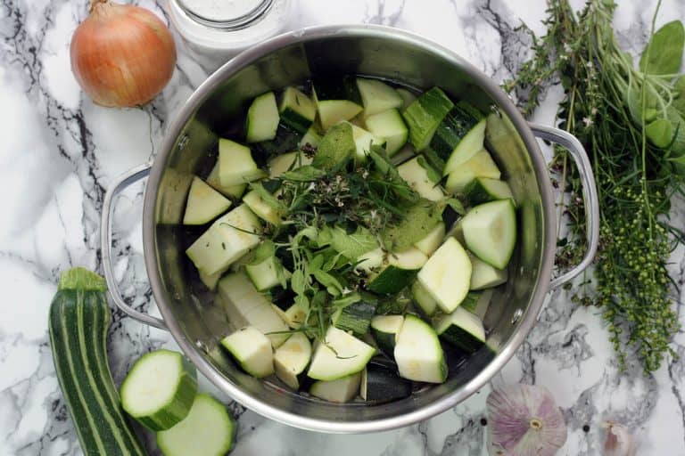 Krémová cuketová polévka s kokosovým mlékem