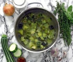 Krémová cuketová polévka s kokosovým mlékem