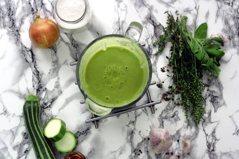 Krémová cuketová polévka s kokosovým mlékem