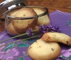 Levandulové a meduňkové máslové sušenky