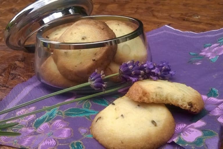 Levandulové a meduňkové máslové sušenky